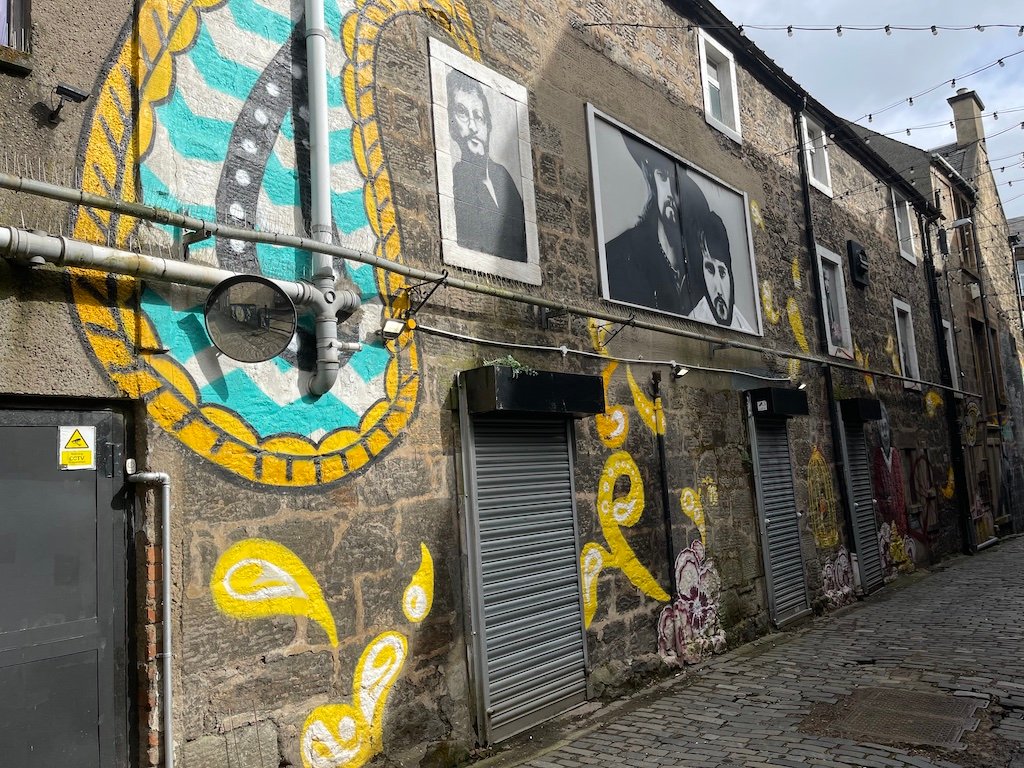 Paisley mural No. 12: "Stealers Wheel" on Brown Lane, Paisley town centre